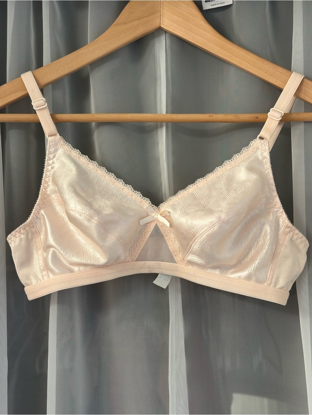 Vtg Playtex Soft Satin Light Blush Bra